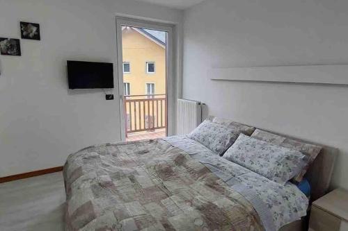 Giường trong phòng chung tại Appartamento nel cuore del Lagorai