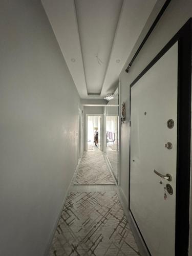 a hallway with a door and a tile floor at Konforlu in Aydın