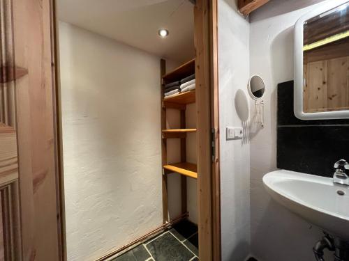 a small bathroom with a sink and a mirror at grün in grün in Detmold