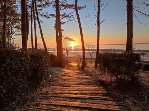 Maison vue sur le bassin, proche du centre ville
