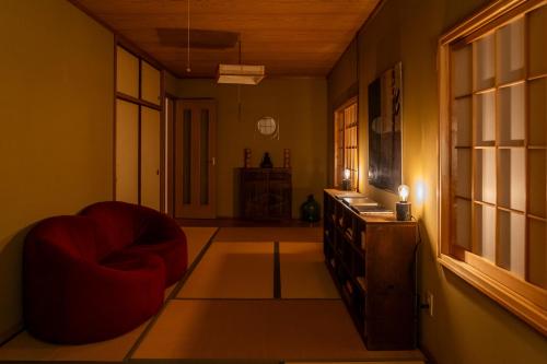 Posezení v ubytování Naoshima Juju Art House　直島ジュジュアートハウス