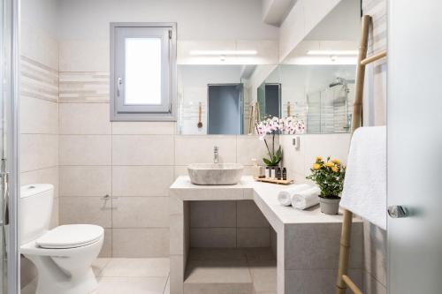 Ένα μπάνιο στο MelivOia house collection - Private Jacuzzi Villas