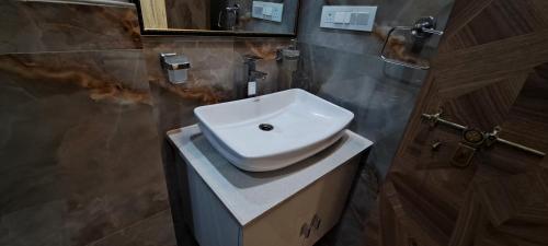 a bathroom with a white sink on a counter at The Candy Studio in Rānchī