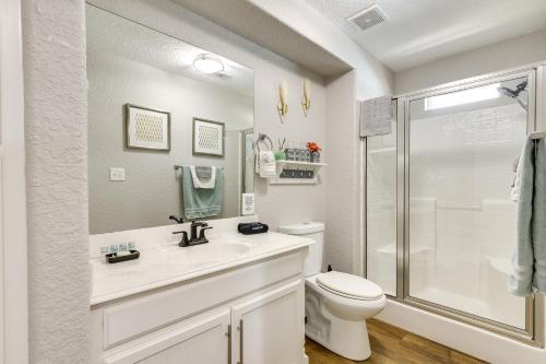 een badkamer met een toilet, een wastafel en een douche bij Surfside Beach Home with Hot Tub Walk to Beach! in Surfside Beach