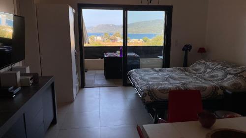 Ένα ή περισσότερα κρεβάτια σε δωμάτιο στο Studio T1 bis vue mer Propriano