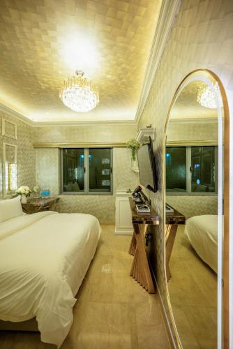 a bedroom with a bed and a mirror and a desk at Ritz Residence, Imago Mall Loft B in Kota Kinabalu