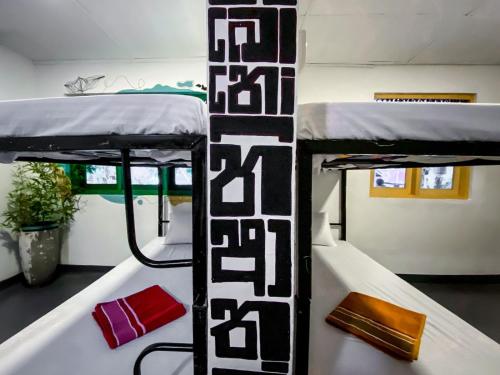 Ein Bett oder Betten in einem Zimmer der Unterkunft Mad monkey hostel and lounge