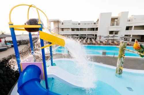 Photo de la galerie de l'établissement HD Beach Resort, à Costa Teguise