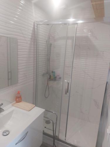 Koupelna v ubytování Chambre climatisée à 20 minutes de bordeaux