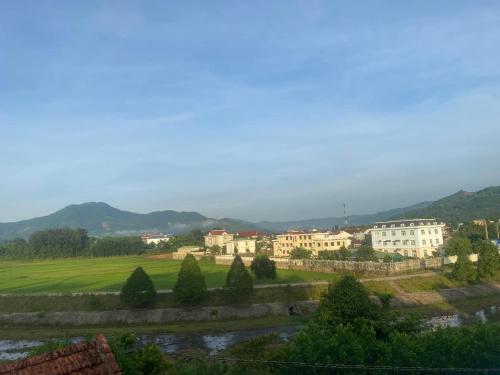 a view of a town with a river and buildings at Nhà nghỉ Hoàng Gia in Ba Tơ