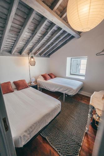 a room with two beds and a window at Casa do Riacho in Nordeste