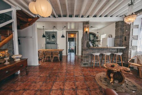 a large living room with a table and chairs at Casa do Riacho in Nordeste