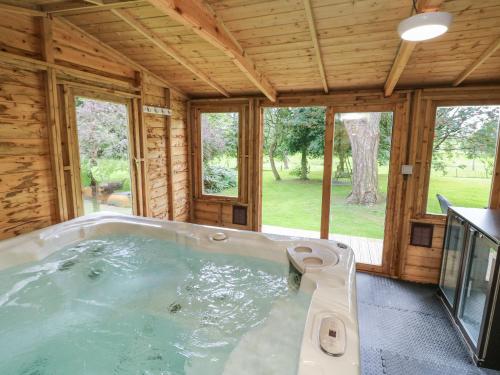 a jacuzzi tub in a log cabin at Jasmine in Barnstaple