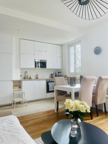 Photo de la galerie de l'établissement 15 min de Paris en train de Gare du Nord et 10 min Stade de France, à Enghien-les-Bains