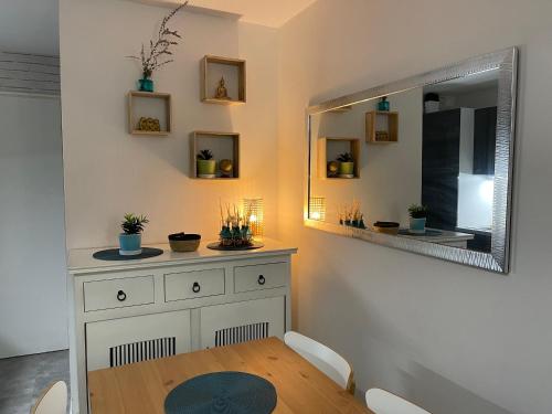 Studio tout confort Climatisé avec Wifi à 2mn à pied de la plage