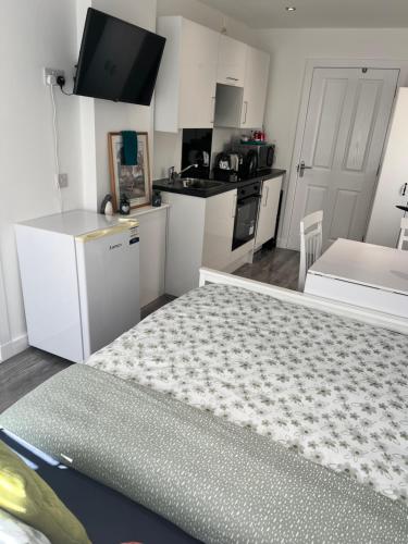 a room with a large bed in a kitchen at Modern Comfy One Bed Apartment - Free Parking in Glasgow