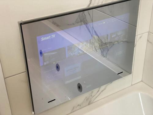 a glass window on a wall in a bathroom at ENTIRE MODERN HOUSE in Elland