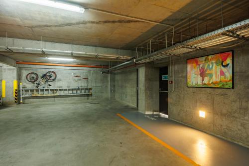 an empty parking garage with a painting on the wall at Mava Apartamente in Constanţa