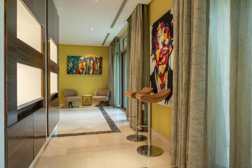 a hallway with a painting on the wall at Vivienda Hotel Villas Granada in Riyadh
