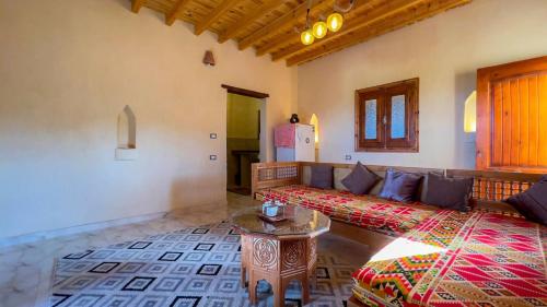 a living room with a couch and a table at Zad El Mosafer Guest House in Tunis