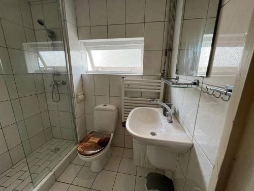 Koupelna v ubytování Ruime vakantiewoning aan de Kust 48, op 50m van Strand!
