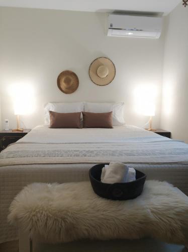 a bed with a bowl of towels on a white bed at Casa de Manteigas in Manteigas