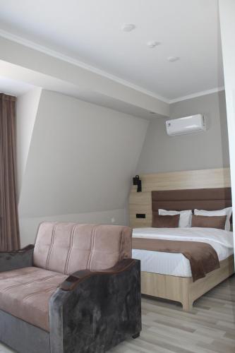 Ένα ή περισσότερα κρεβάτια σε δωμάτιο στο Hotel Shosh Modern