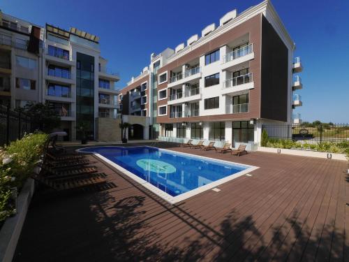 The swimming pool at or close to APART-HOTEL Stamopolu Lux с изглед към морето
