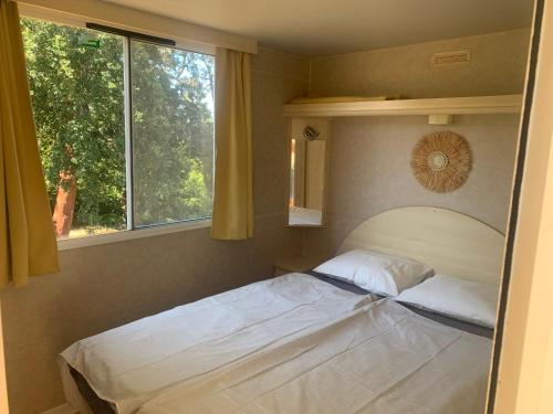 a bed in a bedroom with a window at Chalet -O Solar in Arouca