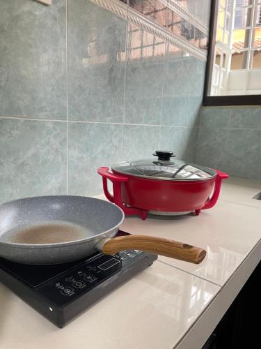 a pan sitting on top of a stove with a pot at Unique 4 Bedrooms House, Few mins to Town by Mr Homestay in Teluk Intan