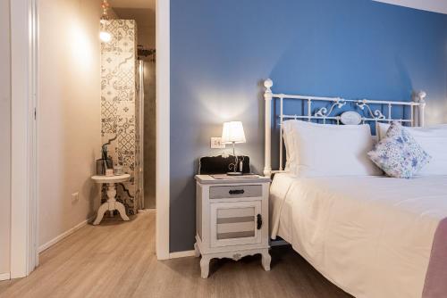 a bedroom with a bed with a blue wall at Maison Rêve Torino Centro in Turin