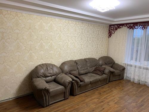 a living room with a couch in the corner at APARTMENT PREMIUM VIP in Berdychiv