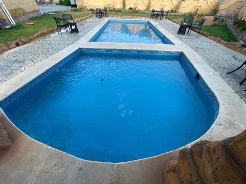 فيلا للايجار اليومى فى الريف الاوربي- طريق مصر اسكندرية الصحراوى - قريبة من مطار سفنكس - وهايبر وان الصحراوى- 5 غرف نوم وحمام سباحة وكيدز ايريا وشواية