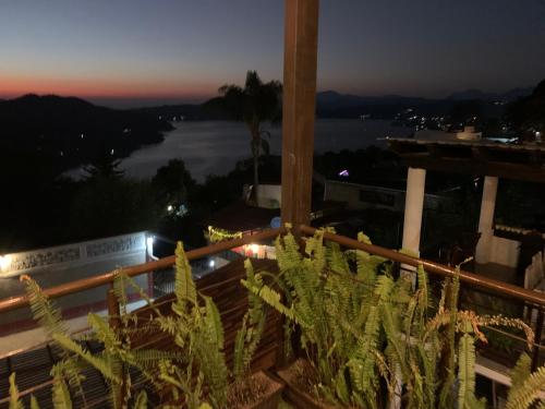 a view of the water from a balcony at night at Cabañas Tr'eje in Valle de Bravo
