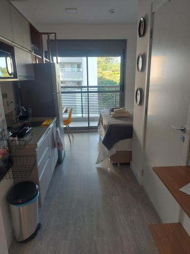 Een keuken of kitchenette bij Studio Próximo ao metrô Butantã
