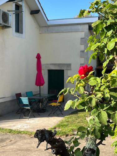 a patio of a house with a table and chairs at Villa coutrillonne près St Emilion [clim salon] in Coutras