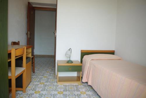 Una cama o camas en una habitación de Le Due Lanterne