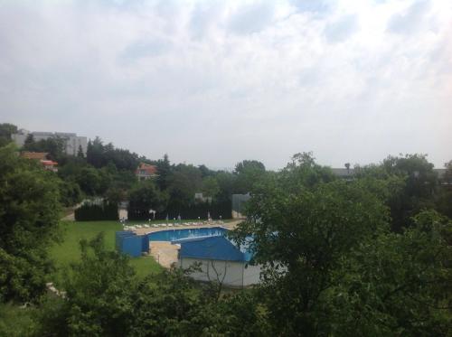 a view of a swimming pool in a park at Apartments Vicente in Golden Sands