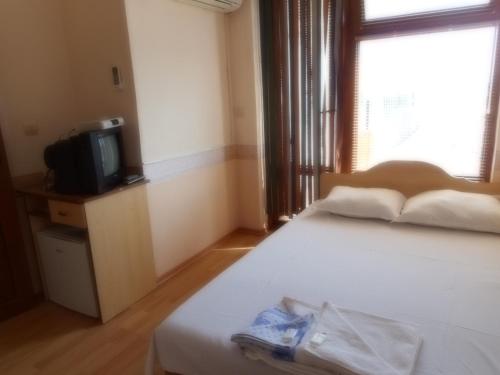 Ένα ή περισσότερα κρεβάτια σε δωμάτιο στο Guest Rooms Ribarska Hizha