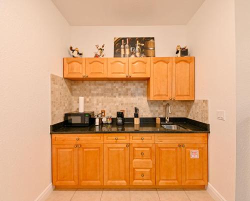 Paradise in Brandon with luxurious 6 person Spaにあるキッチンまたは簡易キッチン