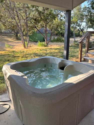 Φωτογραφία από το άλμπουμ του Minutes to Swim, Pet Friendly, Sleeps 6, Jet Skis σε Canyon Lake