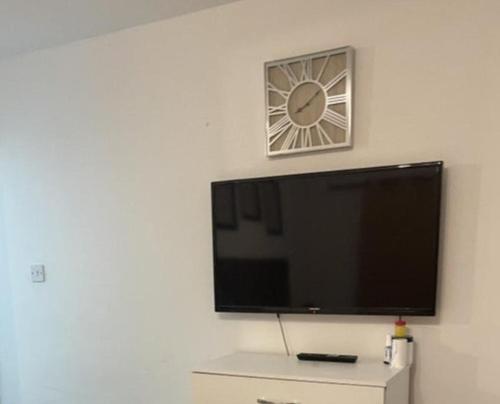 a flat screen tv on a wall in a room at Stylish Furnished Room In Barking Centre in Barking