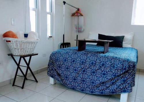 a bedroom with a bed and a table and a chair at Departamento Palmita in La Paz