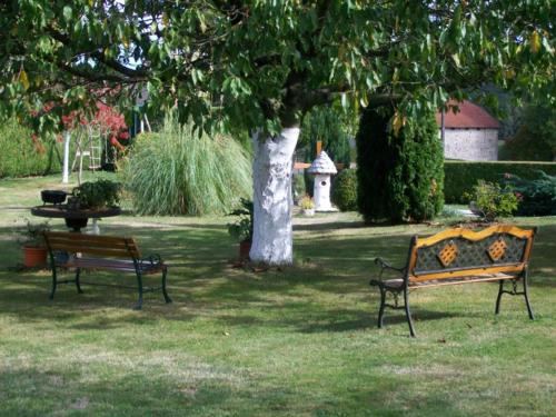 Un jardín fuera de Gîte Vitrac, 3 pièces, 4 personnes - FR-1-742-450