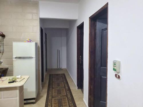 Kuchyň nebo kuchyňský kout v ubytování Blue lagoon 2 bed room apartment, AC for rent in ras sidr If you love calm this is for you 2 days minimum FAMILY only please