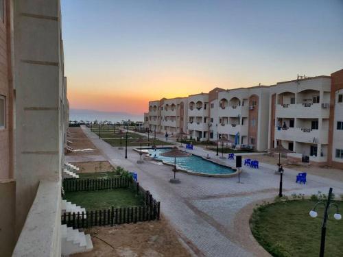 Bazén v ubytování Blue lagoon 2 bed room apartment, AC for rent in ras sidr If you love calm this is for you 2 days minimum FAMILY only please nebo v jeho okolí