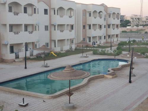 Bazén v ubytování Blue lagoon 2 bed room apartment, AC for rent in ras sidr If you love calm this is for you 2 days minimum FAMILY only please nebo v jeho okolí
