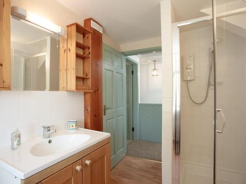 a bathroom with a sink and a shower at Coach House - Uk32684 in Sheepstor