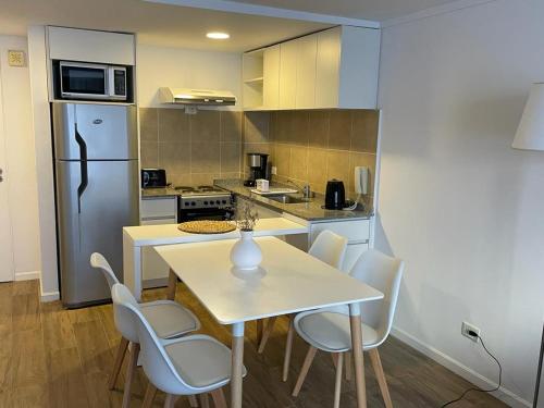 A kitchen or kitchenette at Calma Home