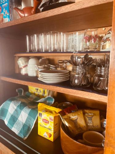 昭和レトロなgesuthouse ウエダイラハウスにあるキッチンまたは簡易キッチン
